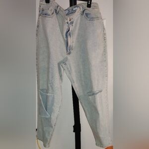 Women's Relaxed Light Wash Distressed Jeans